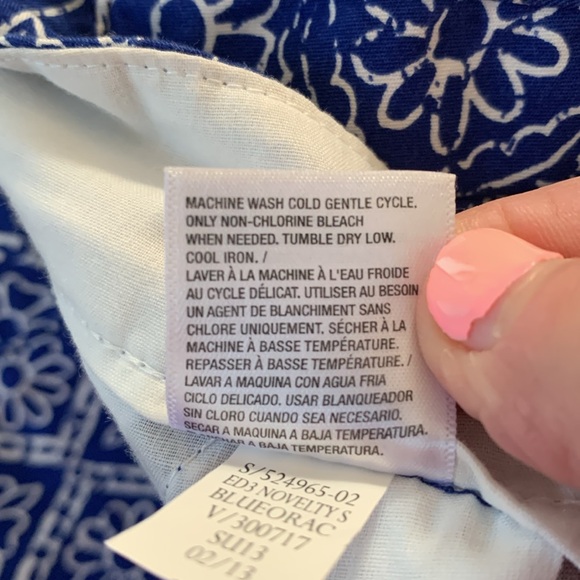 Old Navy Blue & White Floral Shorts EUC - Picture 8 of 8